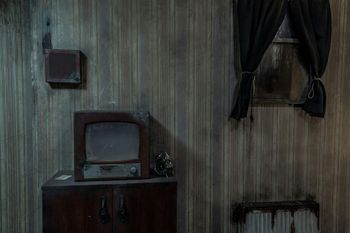 Interesting old devices | Haunted motel escape room