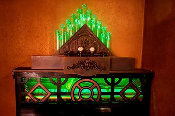 Bright elements and lighting | Steampunk Sherlock