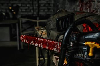 working chainsaw | Zombie Bunker