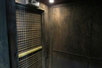 moving elevator room | The Dig escape room