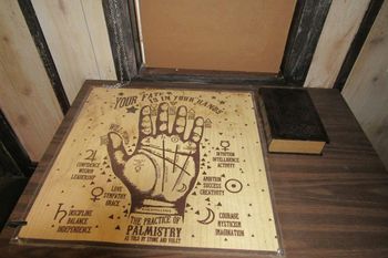 hand puzzle | Witch Hunter escape room